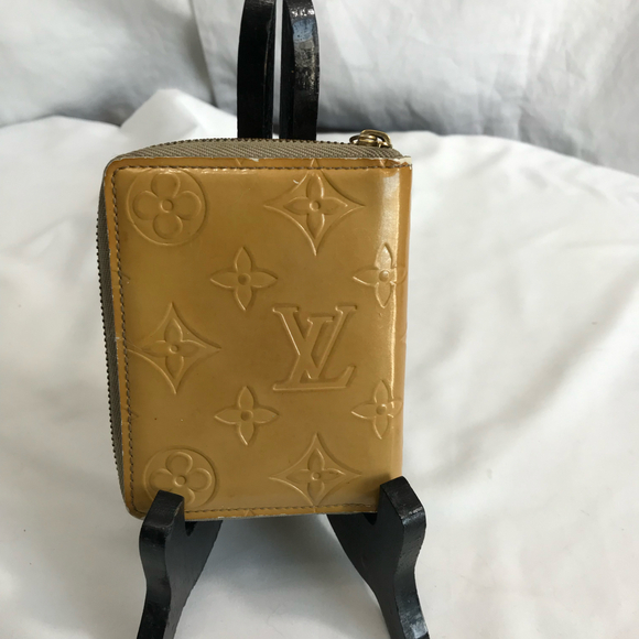 Louis Vuitton Yellow Vernis Patent Leather Bifold Zip Around Wallet - Picture 2 of 11